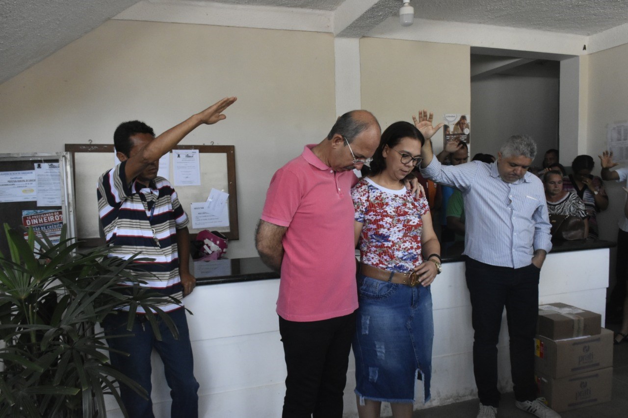 Camacã: Prefeito Oziel reassume o mandato